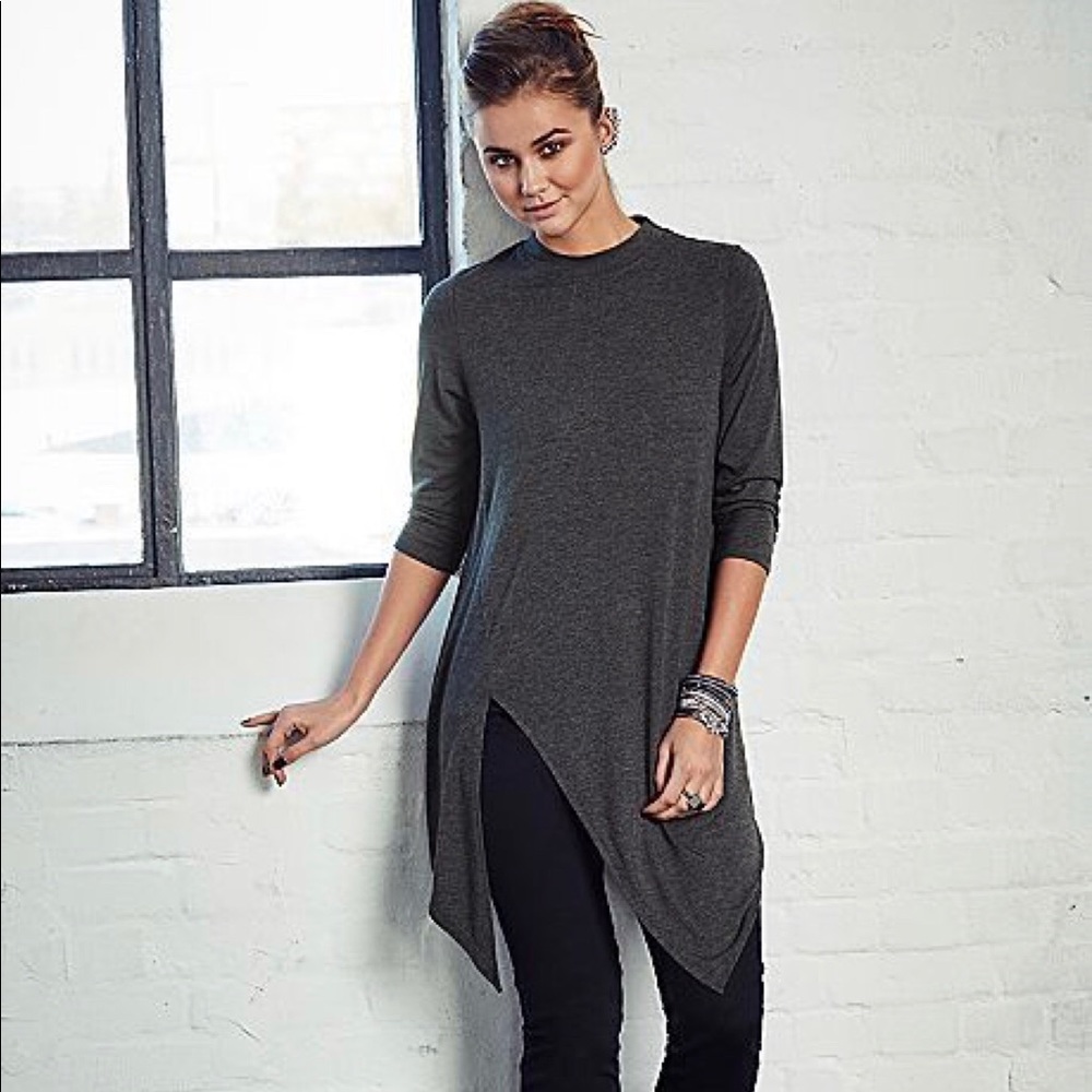 Dark gray tunic with three quarters sleeve